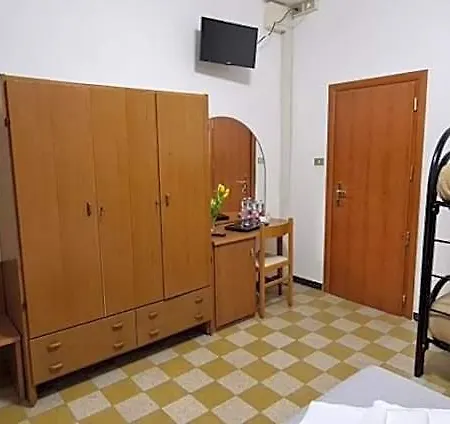 Astoria 호텔 *